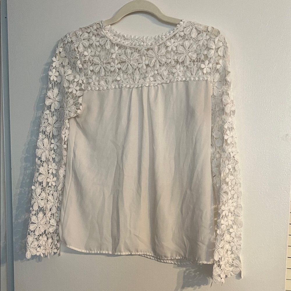Women's White Lace Yoke Long-Sleeve Top